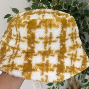 Cozy Gold and White Women's Bucket Hat